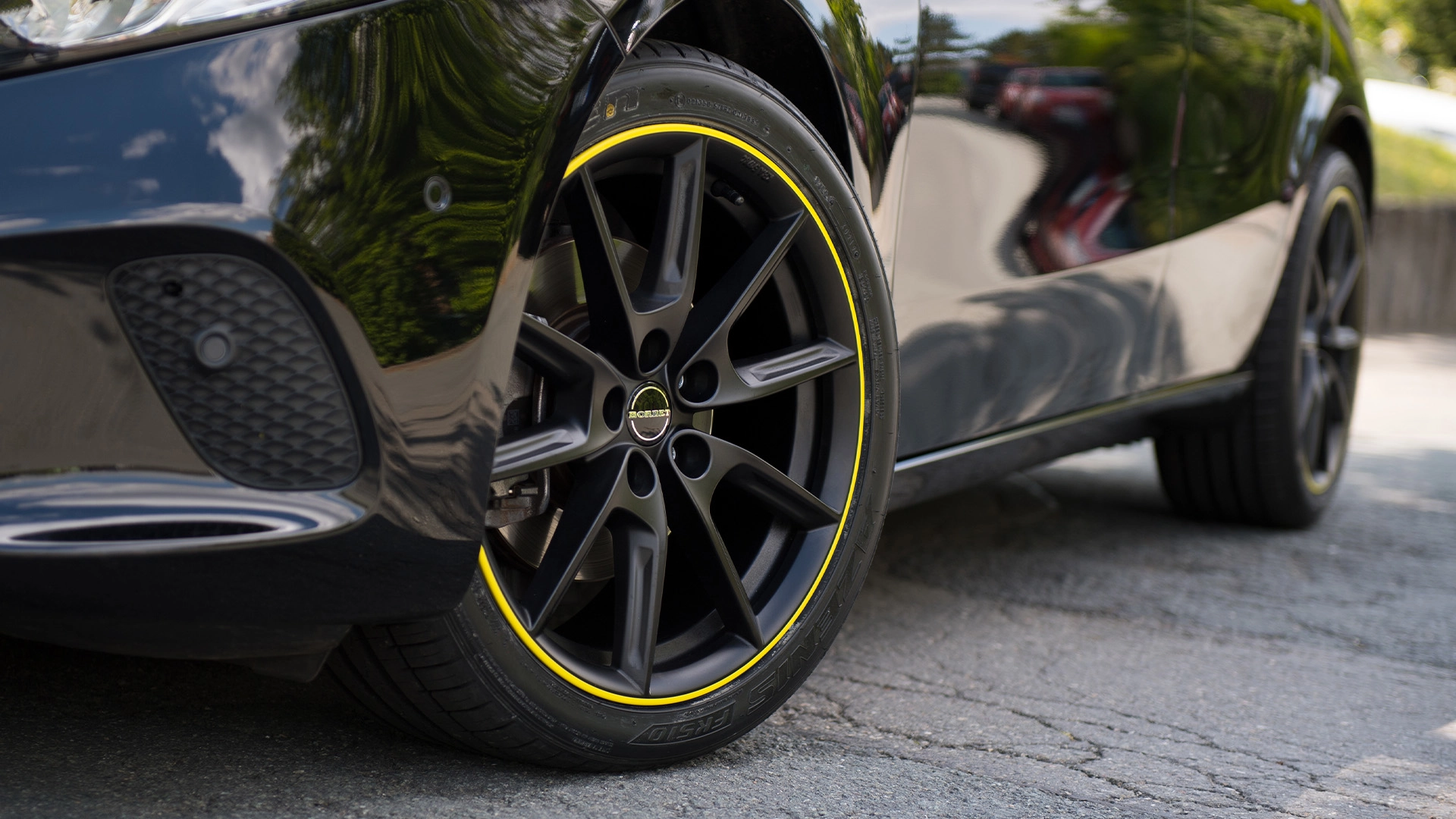 BORBET LX18 LX19 black matt rim yellow Fahrzeug
